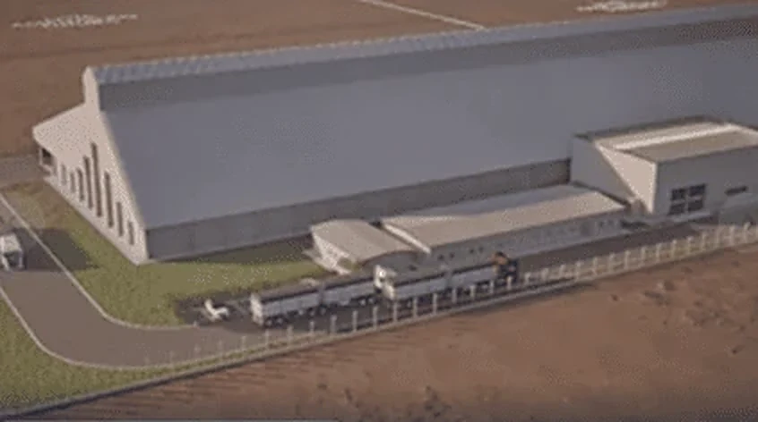 Vista aérea do projeto do armazém de fertilizantes, com fila de caminhões
